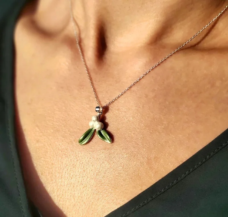 Necklace: Mistletoe